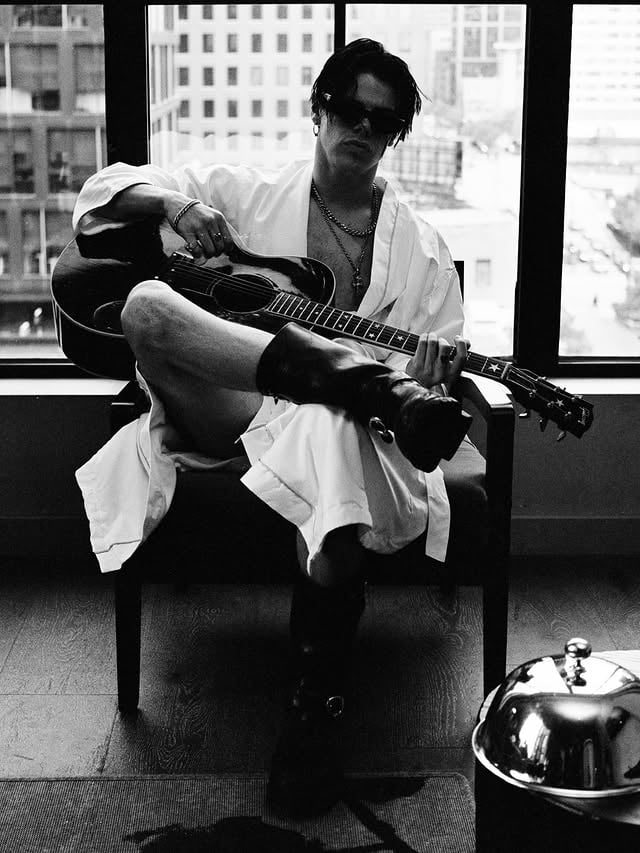 A family affair across California. San Diego and LA thank you! It’s so fucking beautiful to see the amount of love being spread across this tour. It continues tonight in Phoenix Arizona then we headin to TEXAS! Let’s ride. 🖤 by @yungblud
