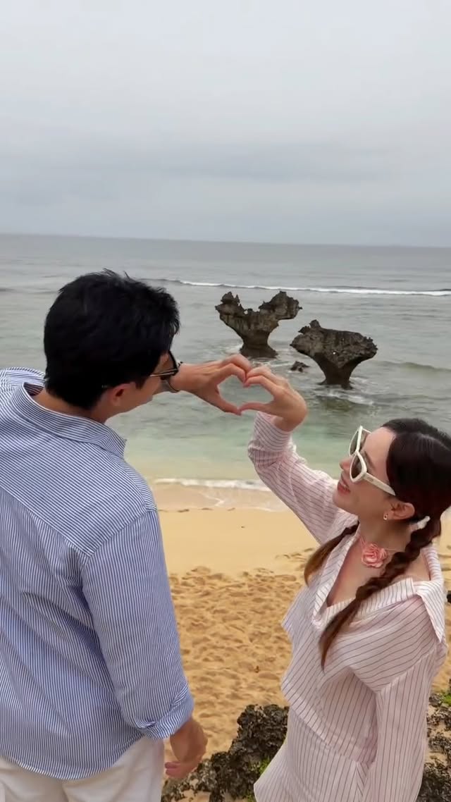 #Day3 #Okinawa… 👉🏻 Heart rock 👉🏻Okinawa Aquarium🐟🐠 #pairchanechill #pair❤️chane #myfamily by @pairrykaa