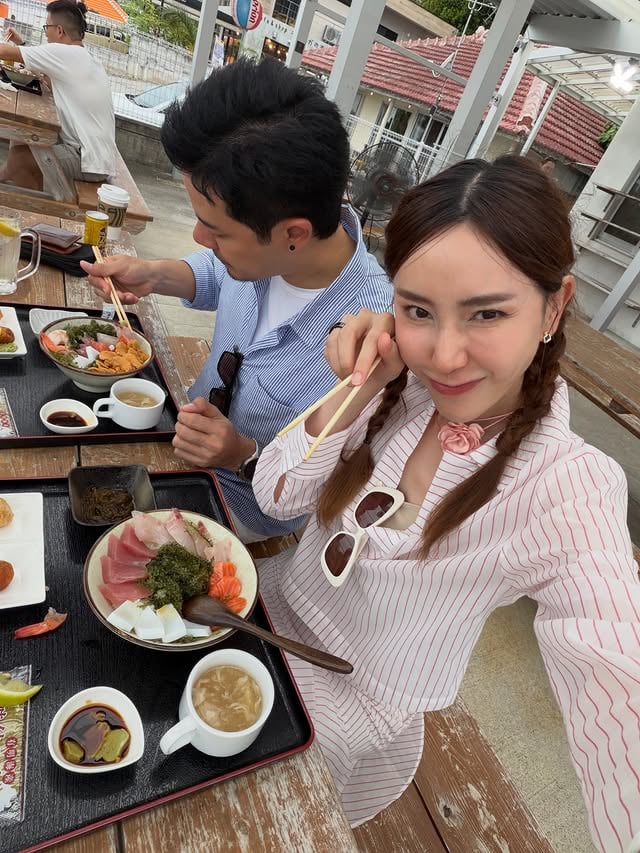 Okinawa… 👉🏻 Heart rock 👉🏻Okinawa Aquarium🐟🐠 #pairchanechill #pair❤️chane #myfamily #ในวันฝนตกปอยๆ by @pairrykaa