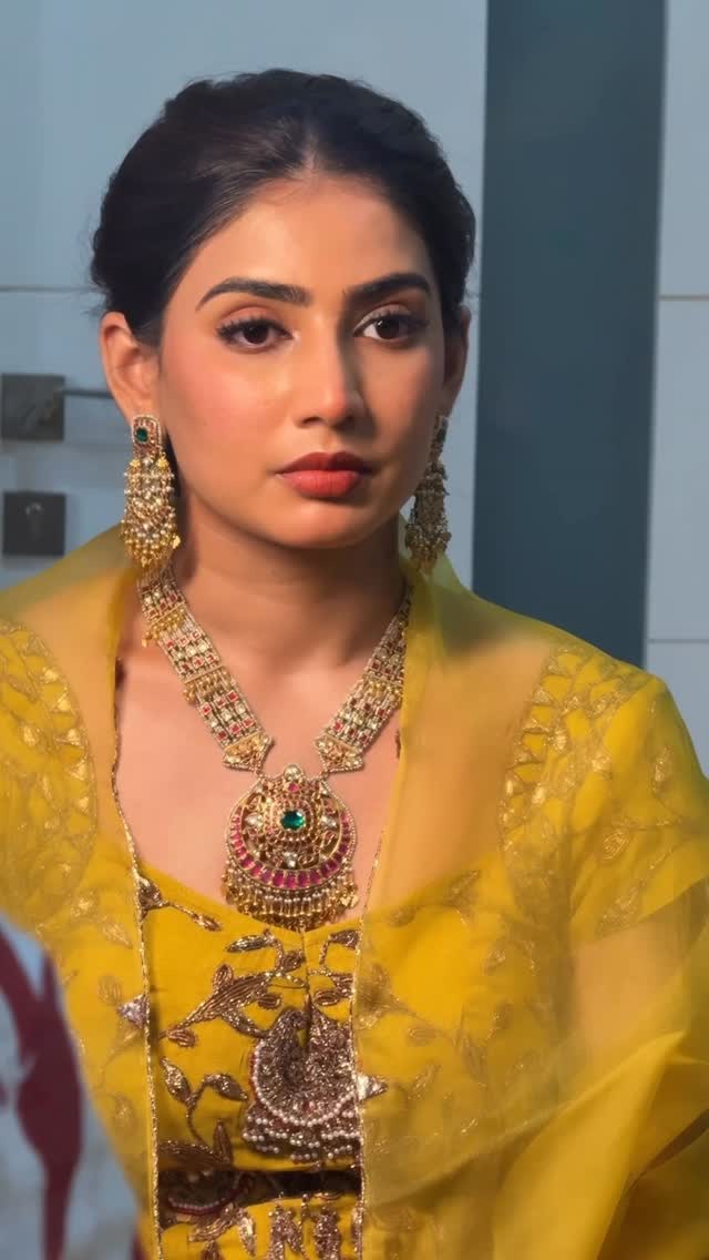 It was a Joy to get @_mokshi & her Family ready for their wedding events in Coimbatore. 3 looks on Mokshi but I cannot decide or choose my favourite. Because all 3 looks are GOLD 💖Team : @keethana_chandrasekar Who helped us all throughout ❤️.#coimbatoremakeupartist #makeupbyramyashiva #reelsindia #explorepage #weddinglooks by @ramya_shiva