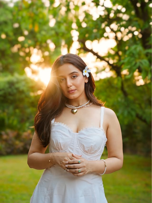 🌸🩷 by @srishtyrode24