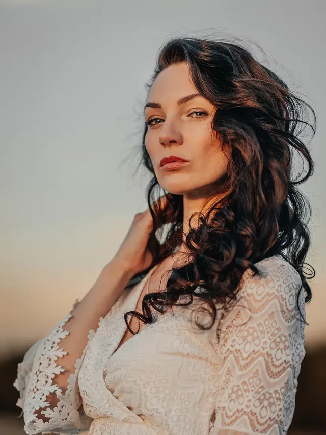 Allure..📍Błędów Desert, Klucze, Poland 🇵🇱📷 Sony A7IV + Sony FE 85mm f/1.8 + Sony FE 50mm f/1.8m/ @milagros._noirp/ @karoltomsia.#pustyniabledowska #fotografkatowice #fotografslask #sesjakobieca #sesjaplenerowa by @najladniejsze__polki