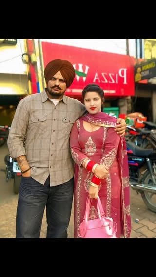 کیپشن مثال: "Moosewala vibes 🐐🔥 SidhuMoosewala PunjabiMusic ViralReels"
ہیش ٹیگز 8–12 سے زیادہ نہ لگائیں، اور ریل کے ساتھ ٹرینڈنگ آڈیو استعمال کریں۔ اس سے ریچ بہتر ہونے کے امکانات بڑھ سکتے ہیں۔