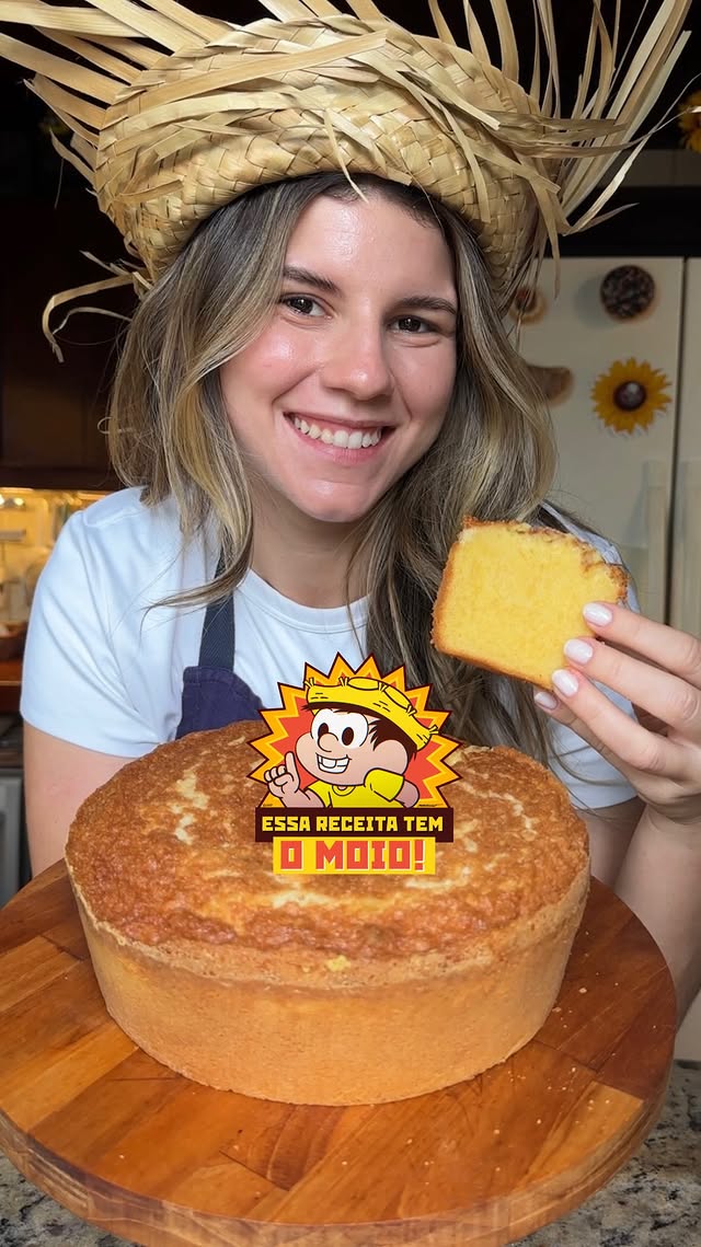 ✨bolo de fubá do Chico Bento✨Quando o Chico Bento lança um desafio, não tem como fugir 😅🌽Ingredientes:1 xícara (chá) de leite1/2 suco de limão3 ovos1 xícara (chá) açúcar 1/2 xícara (chá) óleo vegetal2 xícaras (chá) fubá mimoso2 colheres (sopa) amido de milho1 colher (sopa) fermentoMisture o suco de limão com o leite e reserve por 5 mins para talhar. Então bata no liquidificador com os ovos, o açúcar e o óleo vegetal.Em uma tigela misture o fubá com o amido de milho e o fermento. Então adicione os líquidos até que a massa se forme.Transfira para a forma untada com fubá e leve ao forno pré aquecido a 180°C por 30-35 minutos ou até que o teste do palito saia limpo.Utilizei:Xícara de chá de 240mlForma com furo no meio de 20cmE ai, faça também a receita do Chico! Lembra de postar e nos marcar 🤩 queremos ver a sua criação.#bolodefuba #chicobento #msp by @mspestudios
