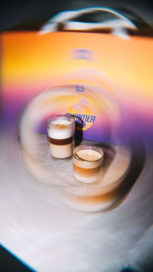 Hot coffee is for business, iced coffee is for pleasure✨ Kdo to má stejně?😅🙋🏼‍♀️ Já už jsem se nemohla dočkat léta a sezóny ledových kafíček🧊 @nespresso má nové iced varianty a příchutě jako Yuzu & Vanilla nebo Coconut & Vanilla🥥 a já jsem si je totálně zamilovala🤤#NESPRESSOLIFESTYLE #NESPRESSOPARTNER #ICEDCOFFEESEASON #VERTUOSUMMER #MOJEVERTUO by @martinka_tres