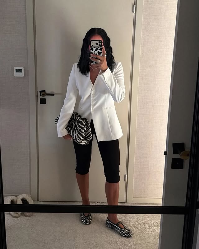Have you jumped on the capri trend yet?🤍✨ @vitamashadi is showing us exactly how it’s done in the FWSS Capri Pants🔥 Head to today’s story for styling inspo and shop the pants of the season now at dendama.com by @dendama