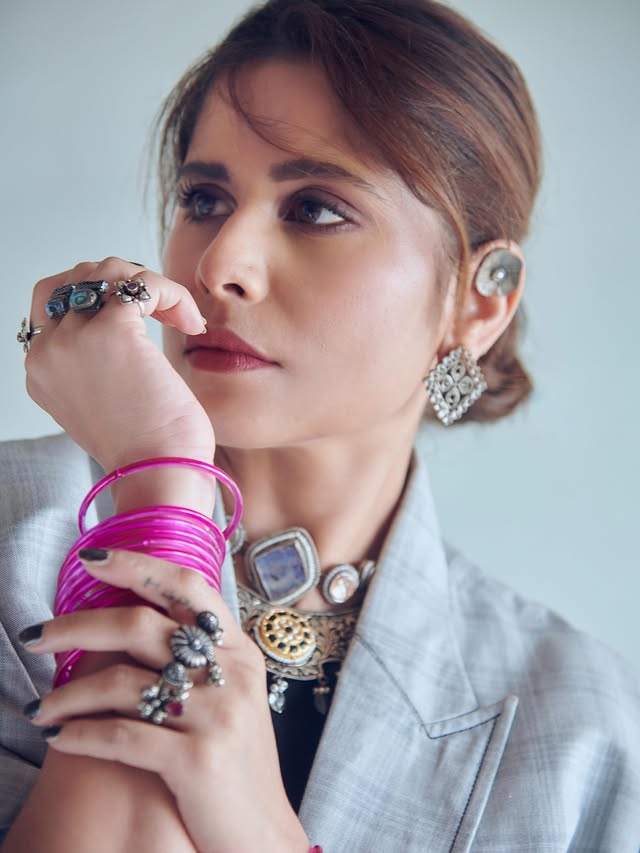 Me and my pink bangles 👄#saitamhankar #tumbadchimanjula #5june #bangles #pink by @saietamhankar