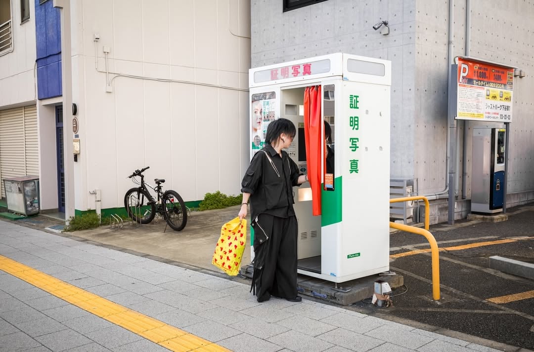 Photo booths aren’t uncommon in Tokyo. Quite the opposite really, with many found in and around the city’s numerous train stations. Plenty of supermarkets have them too. An incredibly regular sight then that in many ways makes them invisible. Something you generally don’t notice unless you actually need one. However, several weeks ago I took the first picture in this set, which piqued my interest and set me on a mission of sorts to get more, culminating in this little series. Something a bit different form my usual work, and to end the collection, there’s a similarly unusual photo of me. A portrait produced back in 2021.Location: #tokyoCamera & Lens: #leica M10R with Summicron 35mm f/2..........#leechapman #photobooth #japan by @tokyotimes_lee