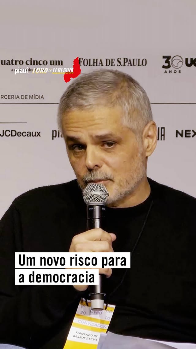 Fernando de Barros e Silva, Ana Clara Costa e Celso Rocha de Barros conversaram na noite de sábado (30) sobre o futuro da democracia brasileira no palco d’A Feira do Livro, na Praça Charles Miller, em São Paulo. by @revistapiaui