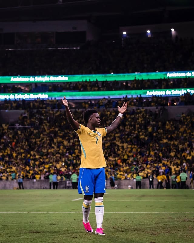 Maraca é minha casa. Como é bom jogar com o apoio de todos vocês. Vamos em busca do hexa!!! VAMOS BRASIL🇧🇷✨7️⃣ by @vinijr