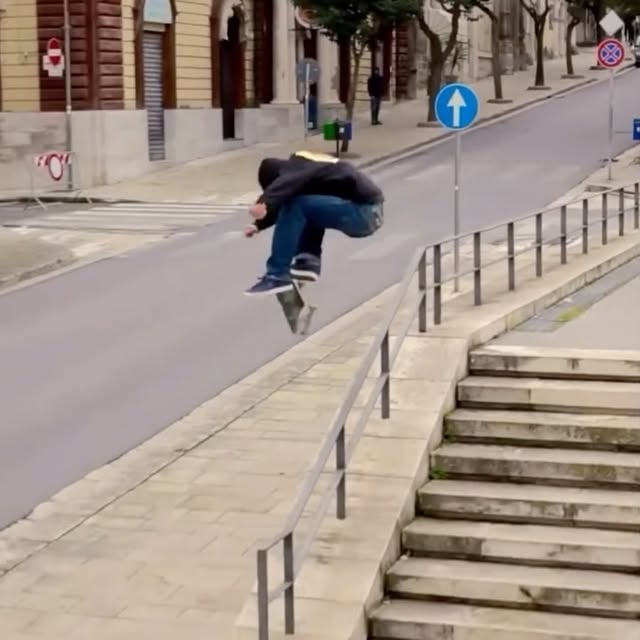 Who’s done the sickest Tre Flip over a rail you’ve ever seen?They’re rare but they’re out there.So after seeing @pufftuffandskatestuff blast this banging one, we had to get it on loop so you can have a look and a few other dope Tres over rails we’ve seen in the past that are all just as dope in their own way, featuring: #jacopocarozzi 🎥: @bakerskateboards @andrewbrophy #andrewbrophy 🎥: @chopchopmate @_levibrown #levibrown 🎥: @yvesmarchon @karimboslice #karimbakhtaoui 🎥: @holdtighthenry @tokessdaily #marcuspalmer 🎥: @callunloomes Get them on loop, swipe for the raw clip of Jacopo’s banger and then go and read Yves, Henry, Marcus and Callun’s interviews on our site for the stories behind these moves, their favourites and lots more. by @thenocomplynetwork