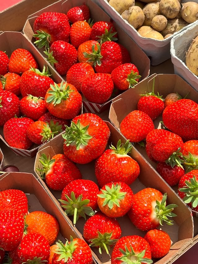 The first Danish strawberries arrived a couple of weeks ago! 🍓Now we are getting more and more from our lovely producers at Rokkedyssegaard.We serve them as an amazing soufflé 😋Follow along and see what we are going to create with them this season!As part of our philosophy, we also preserve some of them for later in the year. by @poplburger