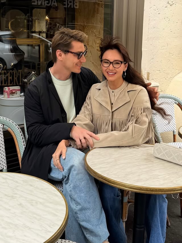 We still haven’t figured out how to pronounce the name of this café ☕️ But I know exactly how to pronounce “the love of my life» ♥️Мы до сих пор не решили, как правильно произносится название этого кафе ☕️ Зато я точно знаю, как произносится «любовь всей моей жизни» ♥️ by @mr.alexsparrow