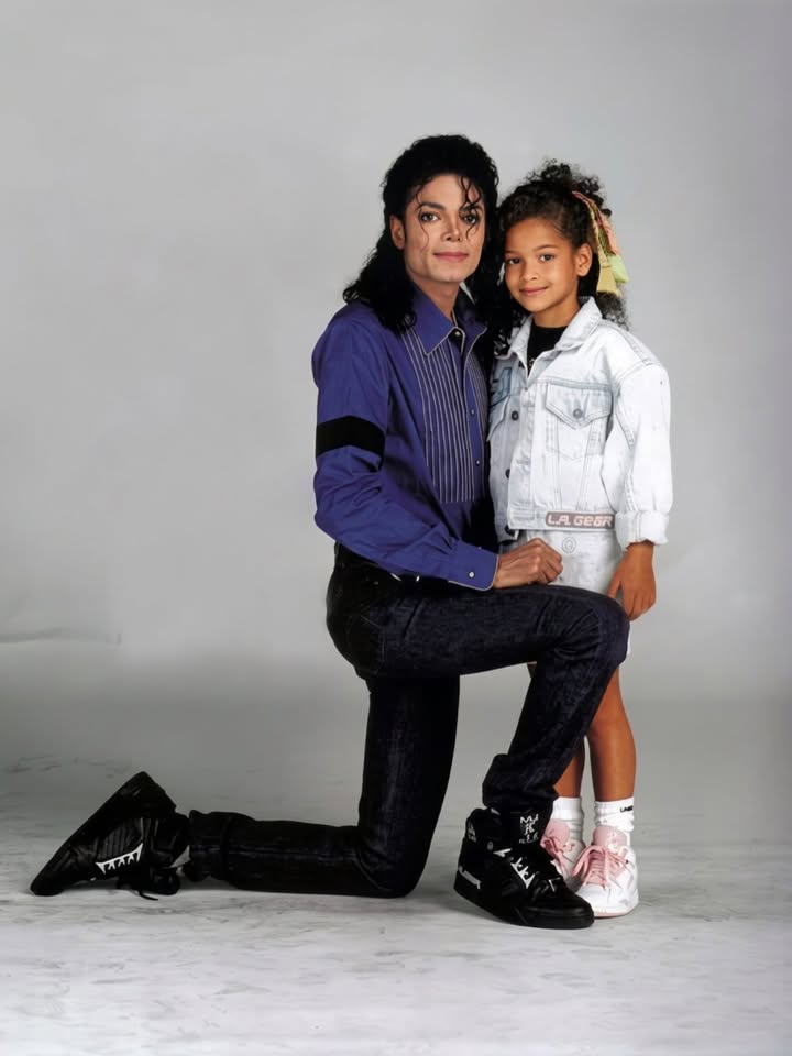 Michael Jackson photographed for LA Gear Shoes Commercial, 1990. 🤍
-
#michaeljackson #michaeljosephjackson #michaeljacksonforever #michaeljacksonfans #michaeljacksonkingofpop