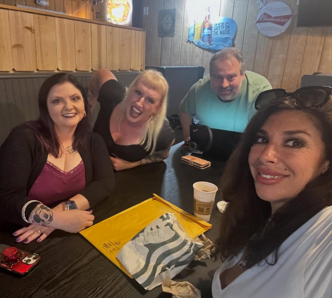 We’re on set for #shinersmovie in TN with some of my favorites!!! Yay♥️♥️♥️♥️ by @felissarose123