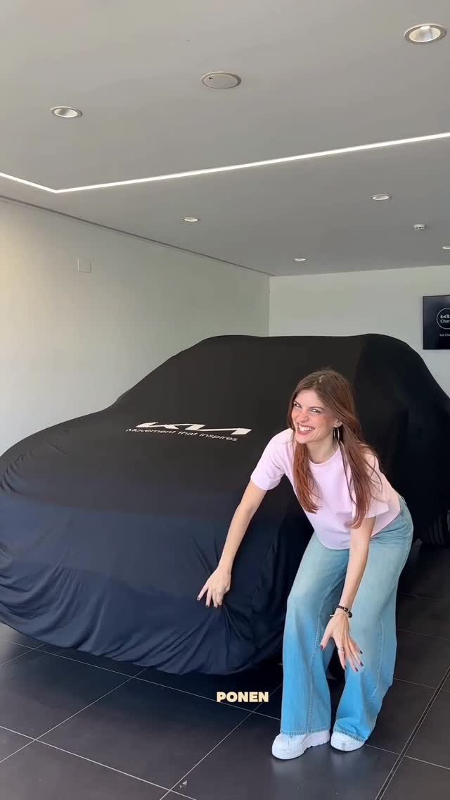 🚘 NUEVO COCHE ✨ *P u b l i (Cesión) Empezamos un camino con @kia_quadis_armotors con el nuevo modelo del KIA SPORTAGE 2026 GT-Line 🩶A punto estuve de pintarlo rosa 🎀 ¿cómo quedaría? 😂😂¿Queréis que os enseñe el interior? ¿Qué os apetece ver más del coche? Os leo 🤓#coche #kiasportage #sportage #gtline #kia by @iamcristinini