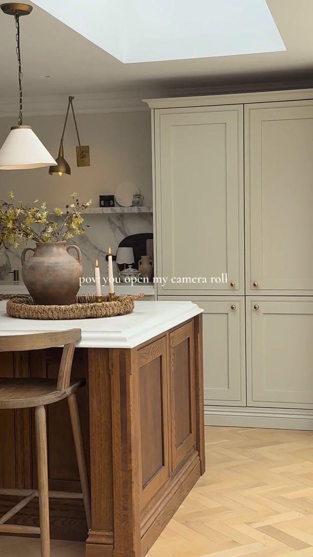 pov: you open up my camera roll, and it goes something like this 📸 🤍

A little welcome to my home - wishing you all a wonderful Friday ✨

Timeless Interiors | Vintage Art | Vintage Interiors | Country Living | Nancy Meyers | Open Plan | Family Room | Victorian home style | Historic home | Classic design | Elegant home | English country house | Heritage home | Studio McGee Style | Vintage Interiors | Collected home, Interior design | Old-world elegance | Kitchen Remodel | Kitchen Inspo | Kitchen Design Ideas | Kitchen Renovation | Entrway Styling | Console Table | Living Room Inspo | Snug Room Inspo | Decor Ideas | DIY Kitchens Helmsley | Stained Island | Modern Heritage