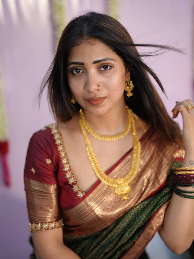 “Sahas Sarees: Where Tradition Meets Timeless Beauty.”
“Wear Your Style, Drape Your Story.”#saharkrishnan#saharkrishnan