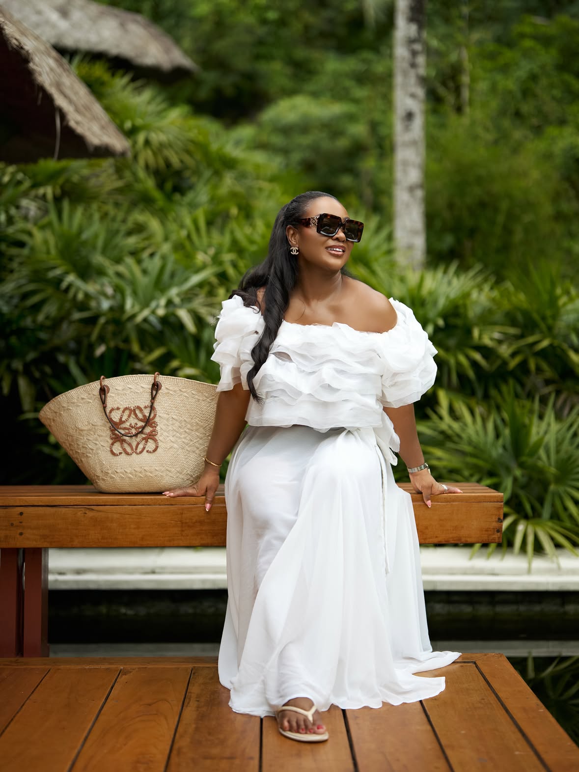 Just me, nature, and a heart full of gratitude.

Dress @modeby.dd 
Styled @bveystyling 
Photos retouched by @phlashstudios_ 
Hair @nalabigh 
Leowe bag @bossyprestige