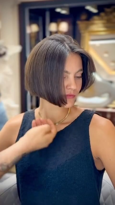 Küt bob kesim sevenler burada mı? ✂️

Bu model özellikle sade, bakımlı ve güçlü bir stil isteyenler için harika bir seçim. 

 #haircut #bobhaircut #shorthair