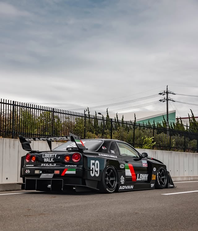 LB Super Silhouette ER34 Skyline UAE 🇦🇪 Edition 1 of 1 Well done !Built for and special thanks to @gripslayer25 and @tfamotorsport !!Love this style More JDM coming to UAE 🇦🇪 #libertywalk #jdm #jdmcars #er34 #34skyline by @libertywalk_toshi