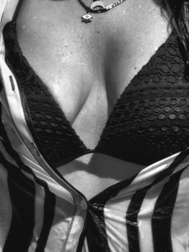 Summer ☀️.....
.
.
.
©️All Rights Reserved. Photo by Dimitra Papatheohari 
.
.
.
.
#details #bnw_pictures #bnnw_captures #bnwlovers #bnw_photooftheday