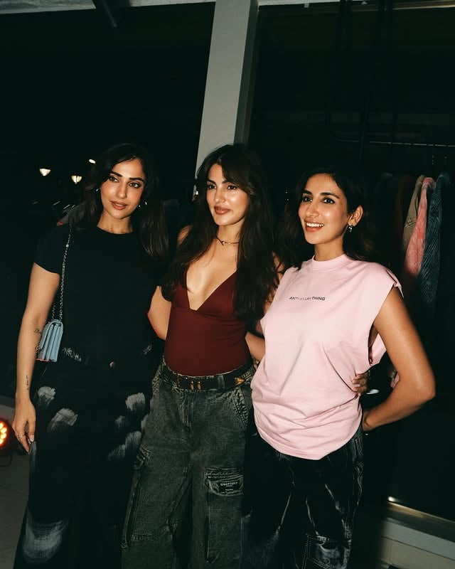 The collab we all needed ❤️ 
@chapter2drip @underneat.in @nishhair 

The three women you see in this frame have different backgrounds, no wealthy family backing, but the same fire in their hearts ♥️
It’s 2026, and female entrepreneurs are not only taking over but also have each other’s back.

Appreciate you beauties for showing up for me @kushakapila @gulati06 🫶🏼🫶🏼

Onwards and upwards 🚀 

Who runs the world .. 😉

Ps: those jeans with these genes are a perfect match