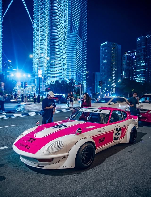 LB★ワークス NISSAN S30Z(240Z) in KL Malaysia 🇲🇾 See you guys at @retrohavocofficial !!Special thanks to @alie_kuoppa & @retrohavocofficial #libertywalk #jdm #jdmcars #240z #240zdatsun by @libertywalk_toshi