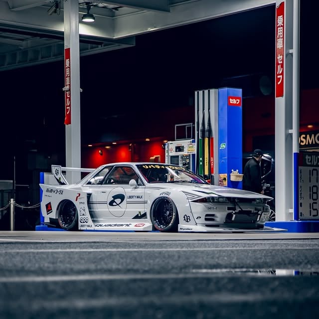 LB KAIDO WORKS NISSAN R32 SKYLINE with @lando & @quadrant in Japan 🇯🇵 JDM to the world 🌎 #libertywalk #jdm #jdmcars #gtr32 #r32 by @libertywalk_toshi