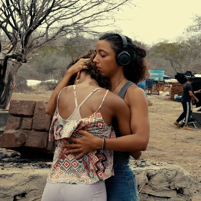 muito grata à @academia_brasileira_de_cinema pelas 18 indicações de “o agente secreto” e as 4 de “cangaço novo” no prêmio grande otelo

celebro tb minha indicação dupla: atriz coadjuvante por fátima e atriz de série por dinorah vaqueiro. a gêmea boa e a gêmea má. rs

é mesmo uma safra de ouro pro audiovisual br

colho isso feliz ao lado dos meus amigos pirracentos do recife, 
meus irmãos vaqueiro de cratará
e de artistas que cresci assistindo na tv e no cinema
quantas atrizes nessa lista não fizeram minha cabeça?

obrigada, vida massa, que tanto tem me dado. 💕