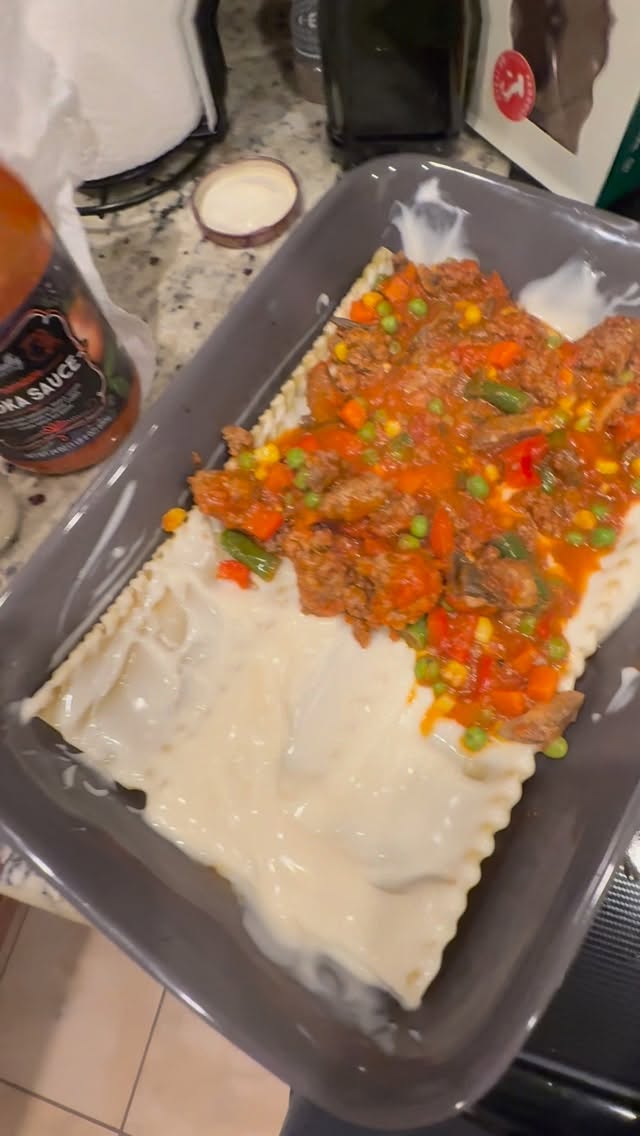 Everyone! I cooked! Lasagne, and it honestly tastes so amazing! 😋I am the best cook in the Galaxy 💫✨⚡️linktr.ee/NikkiStorm08 Link in Bio 🔗 by @nikki.storm08