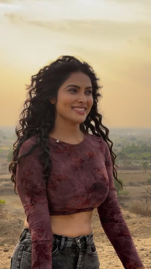 Me , the sunset and nature ! 
Need nothing more 
#divi #divivadthya #divinunchi