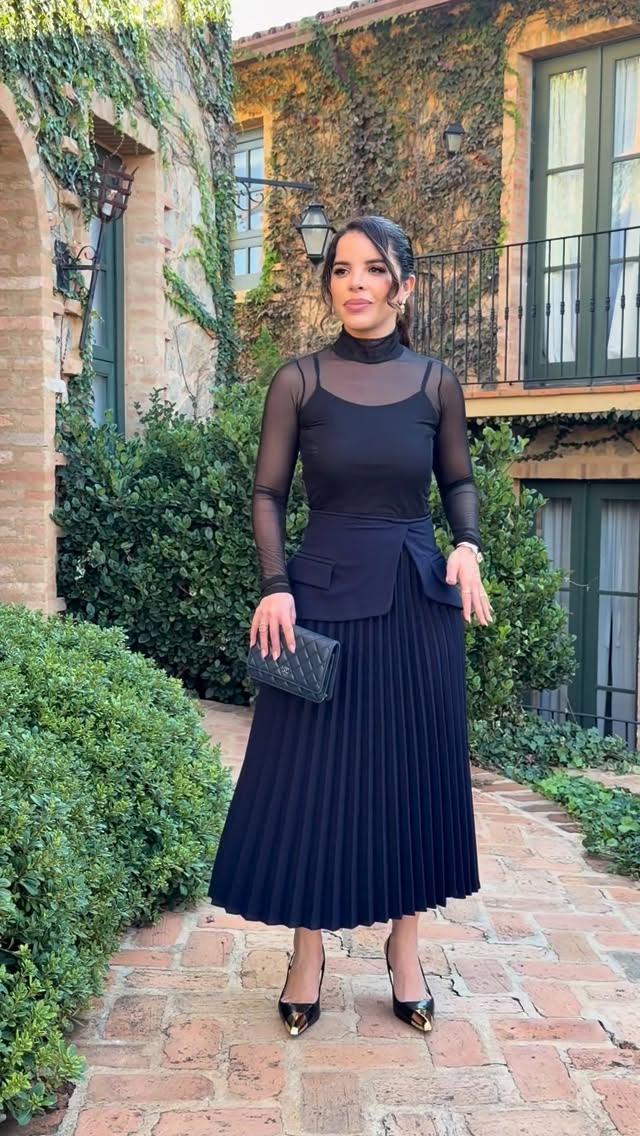 Mais um look divo que chega 08/06 as 19 h no site @pseuteamo.com.br LUMIÈRE d’amour 💌 by @paaolasantanaa