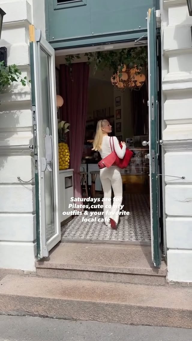We love Saturday’s in Éterne🤍 Shop the foldover flare pant & the wrap top online or in store by @dendama