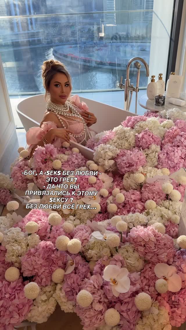 ПОДПИСЫВАЙСЯ 💖🪄 пиши ИЗОБИЛИЕ и получи мою практику, где ты создаешь все из энергий безусловной любви🪄💝 и знай Без любви всё теряет смысл..

Можно иметь успех.
Можно иметь признание.
Можно иметь дeньги.
Можно иметь достижения.

Но если в этом нет любви, нет открытого сердца, нет связи с собой, всё становится пустым.

Я давно поняла одну вещь.

Сердце всегда знает ответ раньше разума.

И если внутри есть сжатие, тяжесть, тревога, ощущение «нет», никогда не перешагивай через себя.

Не соглашайся на отношения, которые ранят.
Не выбирай работу, которая разрушает тебя.
Не предавай себя ради чужого одобрения.
Не делай то, против чего протестует твоя душа.

Каждый раз, когда мы игнорируем своё сердце, мы отдаляемся от своей истинной линии жизни.

И наоборот.

Когда мы выбираем себя, любовь, честность и внутреннюю правду, реальность начинает складываться совершенно по другому.

Потому что настоящее изобилие начинается не с дeнег.

Оно начинается с открытого сердца. ❤️

Если хочешь научиться создавать внешнее изобилие через внутреннее состояние, пиши кодовое слово ИЗОБИЛИЕ 👇✨