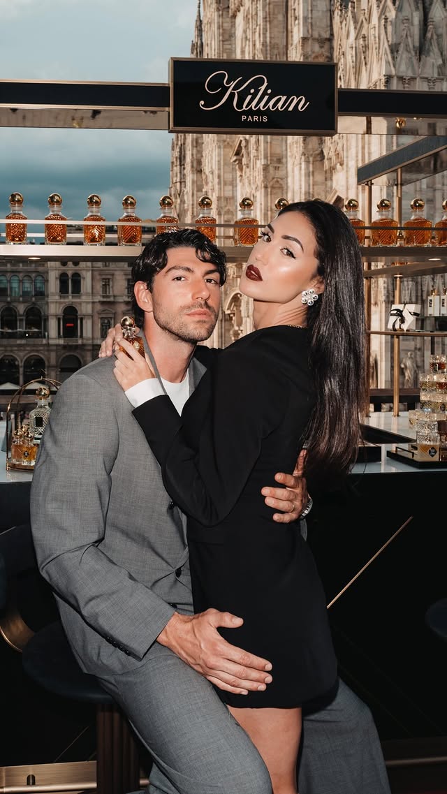 Una notte a Milano con @kilianparis e una fragranza da portare sempre con me. Tra l’eleganza della cena e l’energia del Kilian Party, le nuove mini caraffe diventano il dettaglio che completa ogni momento. #ADV #KILIANPARIS by @kilianparis