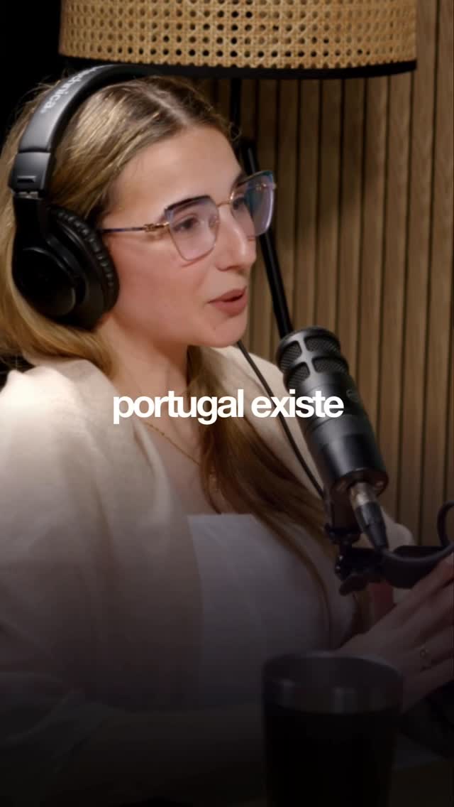 Qual é a sua opinião? A @andreiadesousaviegas fala no @podvirportugal sobre Portugal e a imigração não perca essa entrevista já está no nosso canal subscreva o canal podvir portugal no YouTube link na bio @podvirportugalEquipa Podvir Portugal:🎙️ @rocha_g01🎙️ @ericsampel🎥 @matheusmarinho_goCo-host @gurgelsemfronteiras Nossos perfis:🎙️ @podvirportugal 🇵🇹🎬 @podvirportugalcortes 🇵🇹🤝🏻Patrocinadores:Stand de carros: @rochaautomoveis.ptRestaurante de salgados brasileiro: @dobrazil.pasteisClínica dentária @inovarclinic Parceiros:🔴 @radiodreamsfm🔴 @thebolderhub 🔴 @gabrielrochafotografo 🔴 @goldenhairbarbershopCanal de podcast em Portugal 🎙🇵🇹#podcast #lisboa #portugal #porto podcastportugal by @podvirportugal