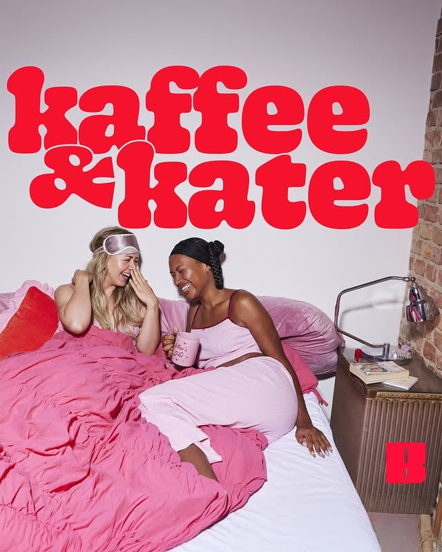 Hat unser Cover da etwa ein Upgrade bekommen?!? ✨
Hört (& schaut 👀) unbedingt morgen rein, denn da kommt noch mehr!

@malika_babel 
@joi_bella

Produktion @studiobummens
Vermarktung @sevenoneaudio 

Fotografin @jennyendom
Foto-Assistenz @simon_eichmann 
Styling: @rominamann 
Hair & Make Up Joi: @tobeysties 
Hair & Make Up Malika: @ranya_abdurahman 
Logo & Cover Design: @vslclstr