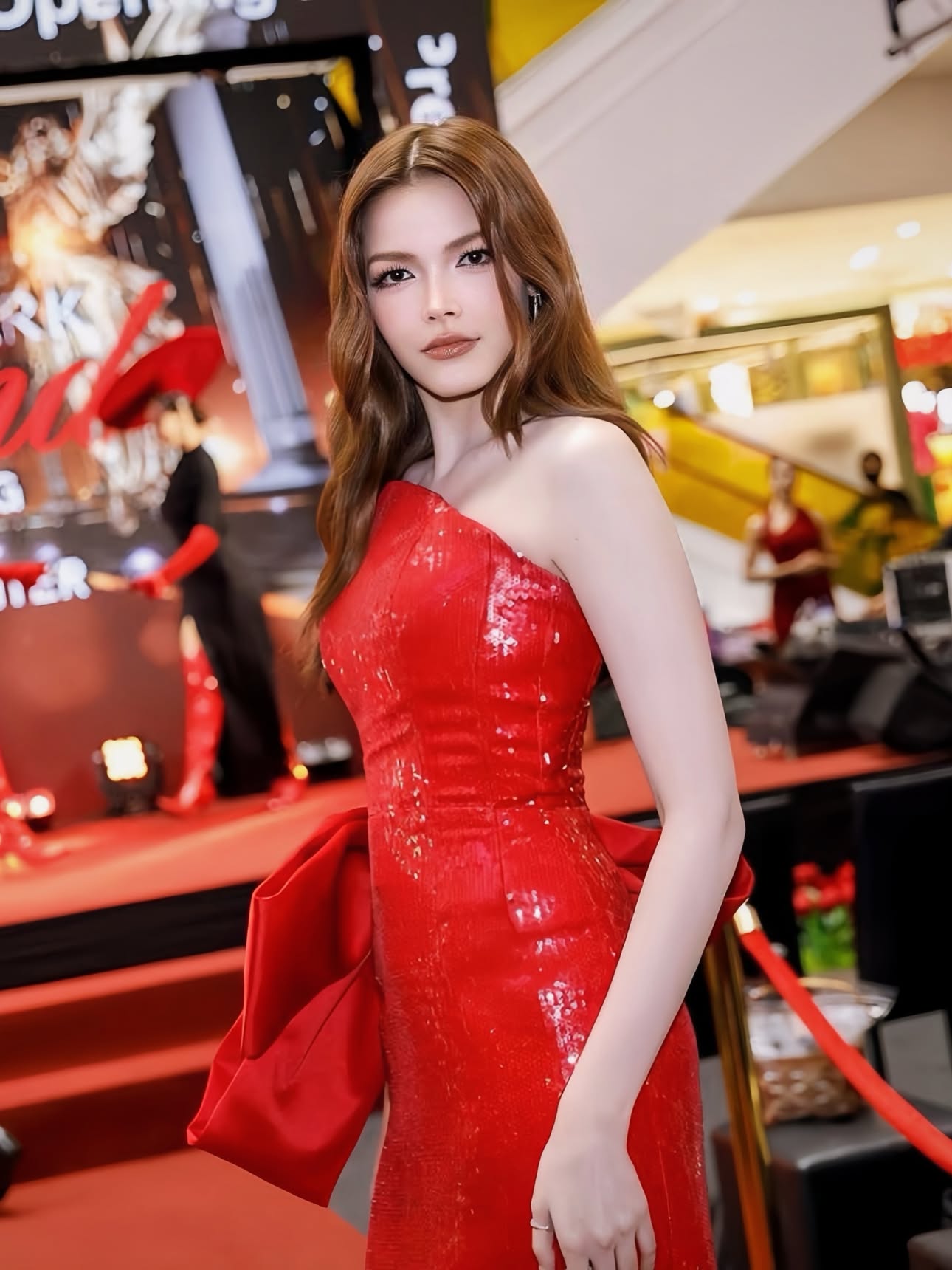 Serving confidence in shades of red ❤️ #Event #FashionShow #RedisthenewBlack #ฟ้าใสปวีณสุดา #FahsaiPaweensudaGorgeous dress by @khunyingcostume by @paweensuda