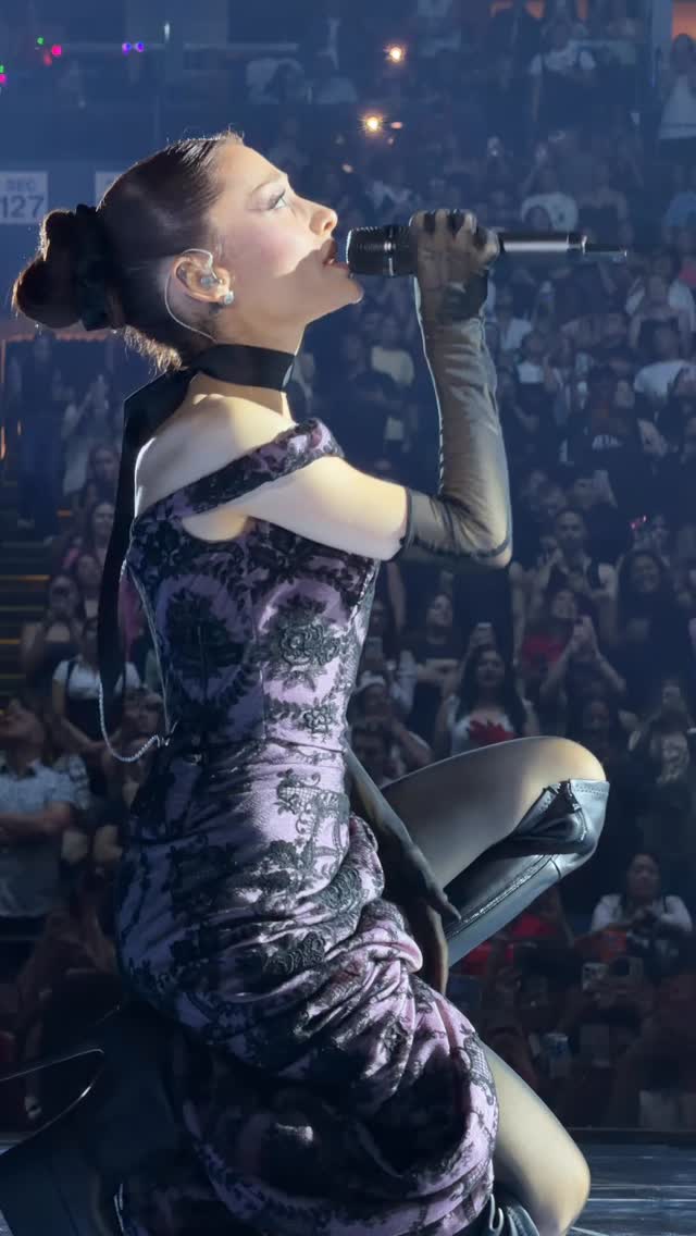 Maybe, I am the stranger #pastlife live from the eternal sunshine tour N1 🤍 #arianagrande #arianagrandefans #arianator
