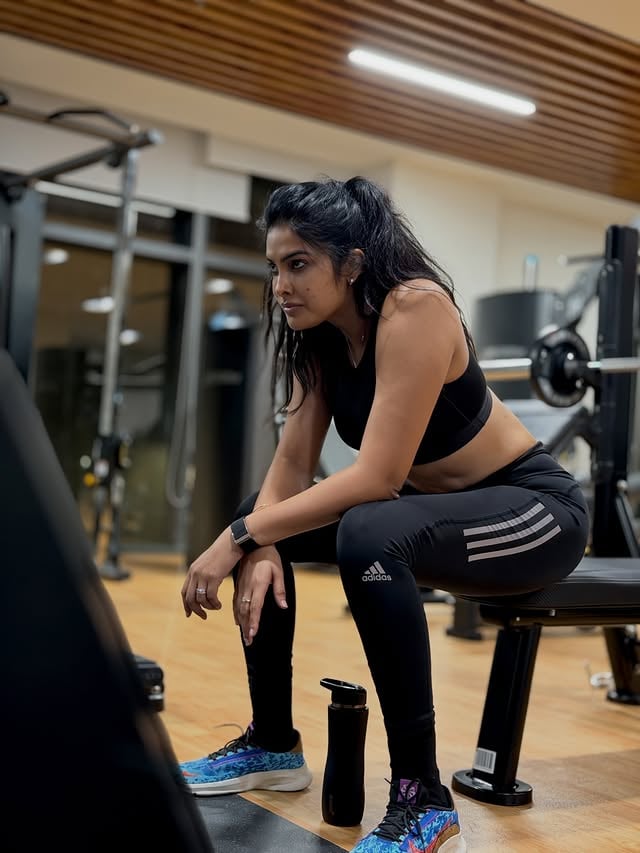 Swarganiki daari chuppistha ocheyyi 
#divi #divinunchi #divivadthya #gym 
PC : @hemanth_fitnesspro