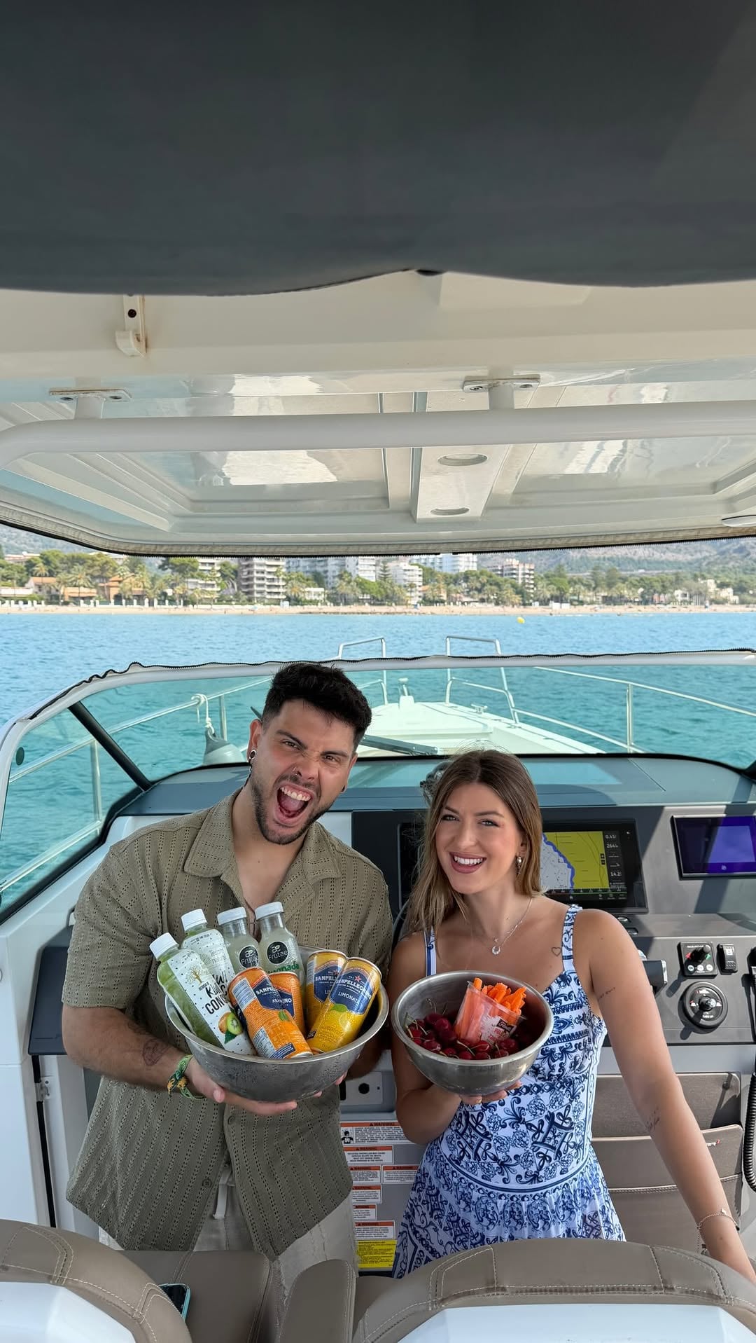 🌊SORTEAMOS EXPERIENCIA EN BARCO con CATERING🚤

📥 Guarda el REEL para saber el día del ganador.

👉🏻 Pasos a seguir para participar!

1️⃣ Seguir a @bydrift3 @gemadeval99 y @suprasummit 

2️⃣ Comenta y menciona con los amigos que venderíais a esta experiencia.

3️⃣ Deja tu like en este REEL.

4️⃣ Sube a tus historias para participación extra! 

🏆 1 Experiencia en barco durante 4 horas, con servicio de catering incluido, para 6 personas!

📍El paseo saldrá en barco desde Castellón de la Plana.

🗓️ Daremos el ganador el día 14 de Junio.

🍀 Mucha mierdxxxx
.
.
.
.
.
.
.
.
.
.
.
.
.
.
.
.
.
#descubrecastellon #turismocastellon #restaurantescastellon #foodiecastellon #valenciasecreta