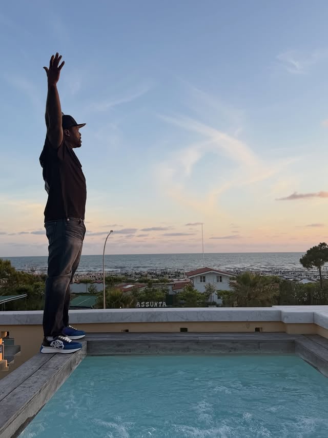 Any where in the world 🌎 say my name they know me. @bransoncognac @lecheminduroi