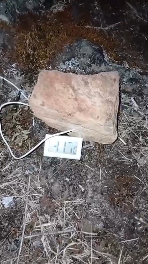 Esfriou! Será?De acordo com publicação do Guia Pico da Bandeira, as temperaturas seguem em queda no Acampamento Terreirão, localizado em Alto Caparaó, no Pico da Bandeira.O registro foi feito na noite desta segunda-feira (8), por volta das 22h20, pelo guia Elias Horsth, e mostra o avanço do frio na região. Crédito: @guia_pico_da_bandeira by @tvsupercanal
