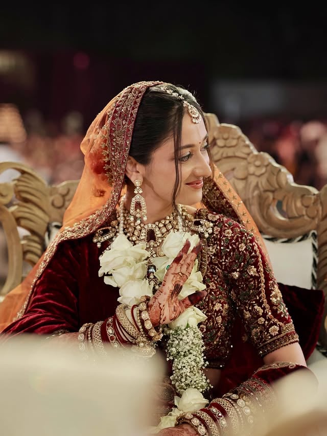 Aesha’s wedding candid, click📸 ✨🫰❤️HMUA:- @rinkupatel.555 & team dressing:- @marwarcouture jewellery:- @kantilaljewellers #mumbaimakeupartist #suratmakeupartists #lookbyrinkus by @witty_wedding