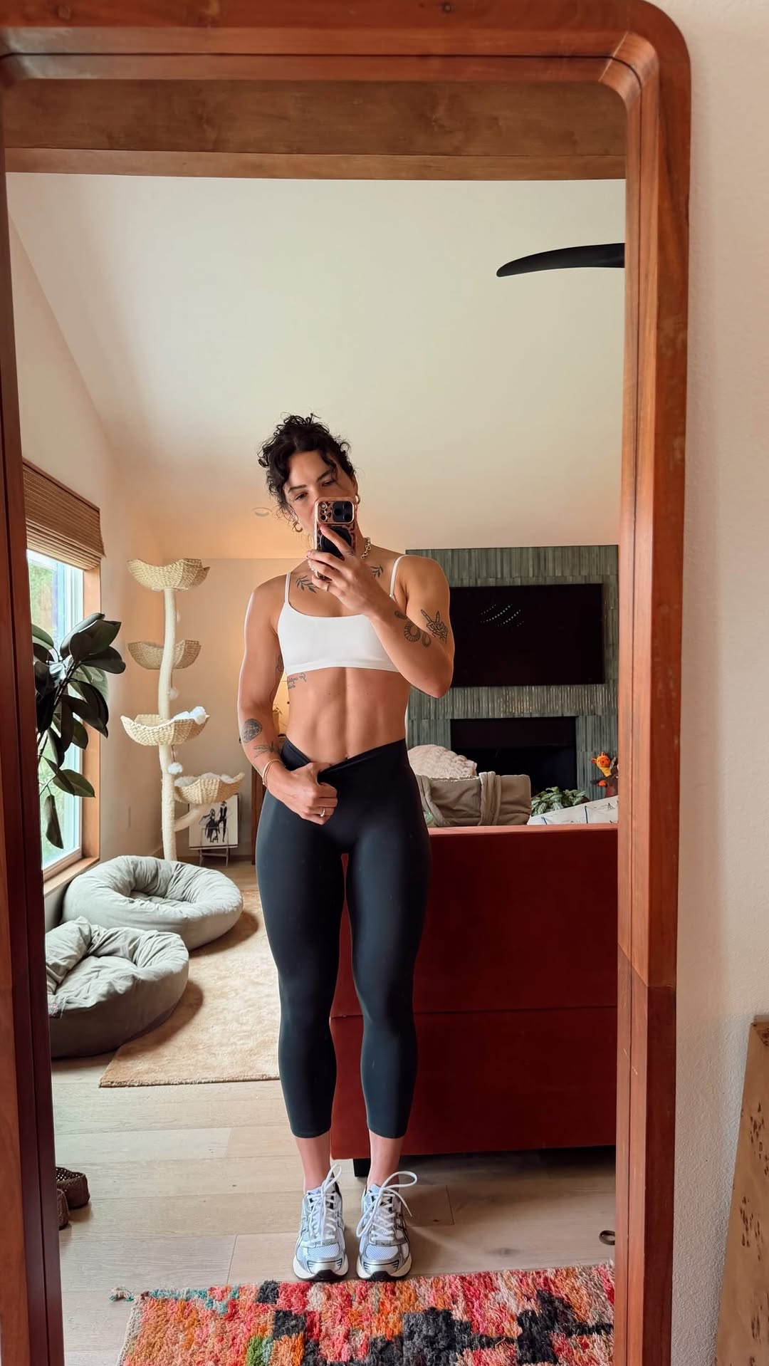 Choose strength. 

I train over 30,000 women and I couldn’t be more proud of every single one of them for choosing to be stronger versions of themselves. Join us through the link in my bio 💕

#strengthtraining #gymmotivation #strongwomen #longevity