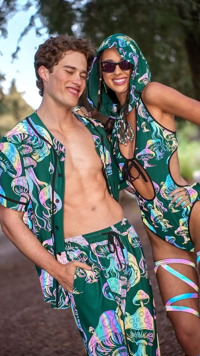 friendly reminder: don't forget to say 'excuse me' when going through the crowd ❤️ cop your dream trippy fits at 60% off using our link in b!0 👀⁠⁠via: dotkomm (on TT) by @iheartraves