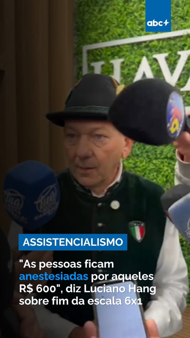 O fundador da rede Havan, Luciano Hang, criticou a proposta de escala de trabalho 5×2 durante a inauguração da nova loja da empresa em Garibaldi. O evento ocorreu no sábado (6). A unidade fica na Avenida Garibaldina, 1441, às margens da BR-470.

Hang relacionou a proposta a políticas assistencialistas. “Quanto mais houver assistencialismo, as pessoas ficam anestesiadas por aqueles R$ 600,00. O nosso salário aqui deve ser, no mínimo, R$ 3 mil, o salário base da empresa [Havan]. O 5×2, ou eu, eu proponho 4×3, né? Quatro dias trabalhando e três folgando. Eu quero que o Brasil, se é para fazer loucura, e a gente quebrar e ficar miserável a longo prazo, que fique já, né?”

O empresário afirmou que a medida tem motivação eleitoral. “É um absurdo o que estão fazendo. É para ganhar voto! Colocam na cabeça das pessoas que você vai trabalhar menos, ganhando igual. E pra onde vai esse custo? Pro preço!”

Hang também comentou possíveis consequências para os trabalhadores. “Aí você não pode mais trabalhar do que aqueles cinco dias. O que as pessoas vão ter que fazer? Arranjar um outro emprego, sem carteira assinada”.

O fundador da Havan relacionou a proposta ao calendário eleitoral de 2026. “Isto é populismo para ganhar votos. As pessoas não podem esquecer que, nas eleições de outubro, as pessoas fazem qualquer coisa para ganhar o seu voto”.

Leia a matéria completa em 📲 abcmais.com
👉 Acesse o link na bio
📍 Participe do nosso canal

Imagens: @radiorainha

#havan #lucianohang #escala6x1 #abcmais