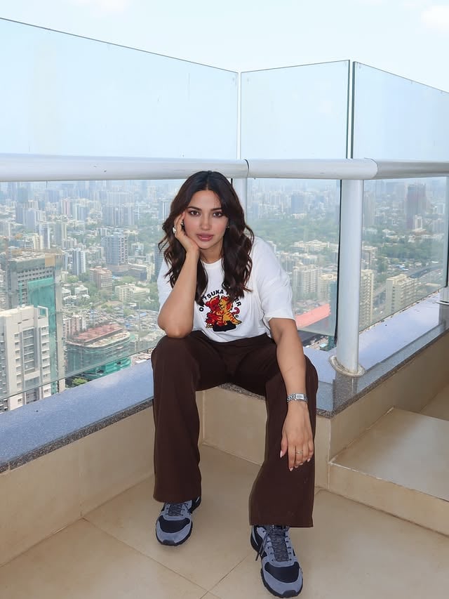 City views, everyday moves. 
Stepping into the TRASPIKE collection by @onitsukatigerindia