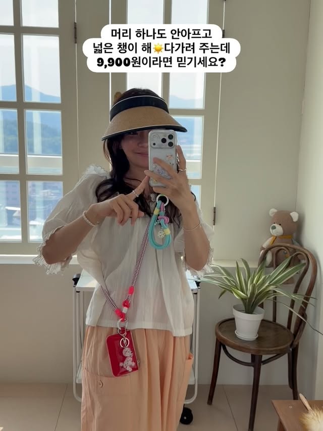 벌써 내일 마감이에요☀️‼️1+1 모자 2개에 19,800원❤️공구 마감후에는 이 가격 못보세요ㅠㅠㅠㅠㅠ젤리맘 공구 첫 런칭기념으로 아보드님 런칭때만 했었던 한시적 한정 세일가를 다시 해주신거라혹시나 재공구가 있다해도 이 가격은 이제 어려워요😭🔥🔥🔥다시 없을 최저가로 득템하세요🔥🔥🔥제가 이 썬캡을 추천하는 이유는 ✔️머리 하나도 안아프고 ✔️와이드 썬캡이라 측면까지 해 다가려주고✔️돌돌 몰아서 어디든 가져나가기 편하고✔️무엇보다 이쁜데 ✔️가격이 말이 안됨❤️하나에 9,900원 꼴인데 말 다했쥬?😉무료배송까지 감격이어요🚛💕엄마 언니 시어머니 온가족 다 강추드립니다제가 공구를 할려고 산게 아니라그냥 저도 아보드님 공구할때 산거에요근데 너무 편해서 거의 매일 쓰게 되더라구요그래서 인친분들 추천드린건데공구까지 하게 됬어요 짜고 치는 고스톱 아니구진짜 100%리얼 실화에요!!!!! 아보드님 외에 이 모자를 공구한 사람은제가 처음이래요😳‼️❤️이렇게 착한 가격에 품질 좋은 제품소개할 수 있는 기회가 생겨서 행복합니다제가 그냥 나갈때마다 남겨둔 인증샷 한번 봐주세요제 진심이 분명 느껴지실겁니다❤️내일 마감이니 마감 전에 막차탑승 서둘러주세요🔥📍공구기간 : 내일 마감📍1+1 (블랙+베이지) / 공구가 19,800원‼️📍무료배송‼️평일 낮 12시전 주문시 당일 출고 (주문폭주시 지연될수 있음)📍CS 채널 프로필 링크에 올려두었습니다🌈젤리맘 구매완료 이벤트구매완료후 폰번호 뒤 4자리 남겨주세요아보드 텀블러를 선물로 보내드릴게요 (총5명)#젤리맘공구 #아보드썬캡 #썬캡 by @pdjin